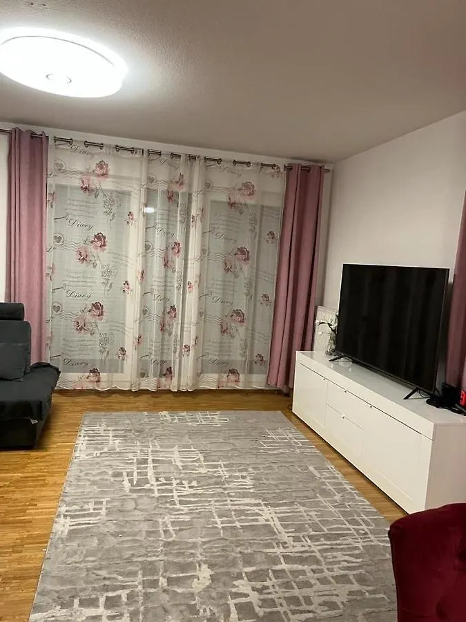 Mobilierte 5 Zimmer Wohnung Zur Vermieten Frankfurt am Main 0*,