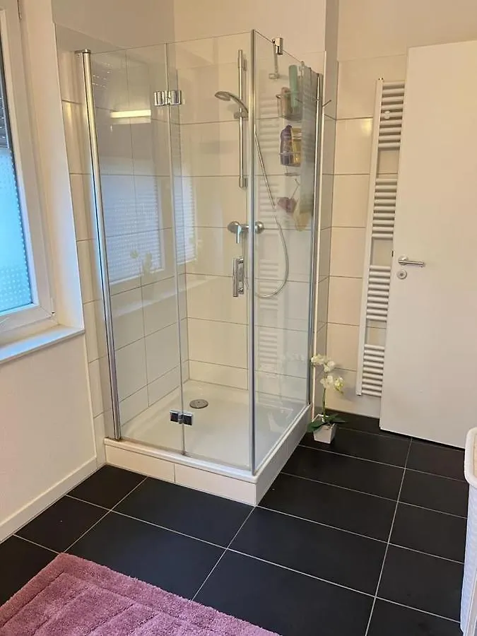Mobilierte 5 Zimmer Wohnung Zur Vermieten Frankfurt am Main 0*,  Germany