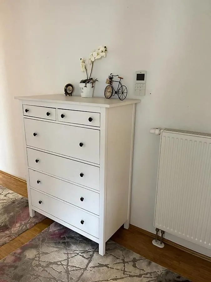 Mobilierte 5 Zimmer Wohnung Zur Vermieten Frankfurt am Main 0*,  Germany